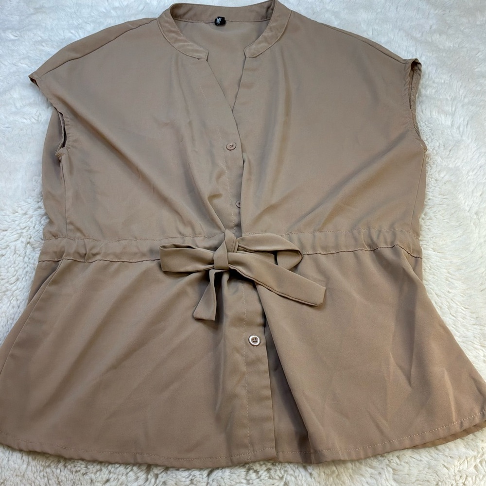 CiciBird Tan Front Tie Cinched Waist Button-Up Top Women’s M Spring